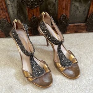 Elie Tahari heels approximately 3.5”. Good condition with lots of life left.